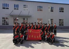 清理校園垃圾 共建文明校園 —志愿者服務(wù)活動(dòng)